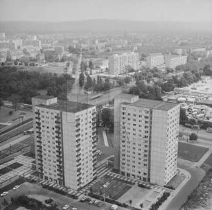 Hochhäuser am Fučíkplatz (Straßburger Platz) in Dresden : Blickrichtung Osten