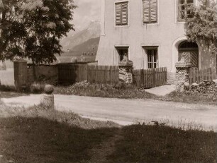 Haus mit Berglandschaft