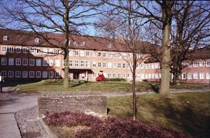 Mommsenstraße 11 (Gebäude A): Stormarnhaus mit Innenhof