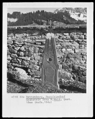 Grabstein der Anna M. Weiß, gestorben 1800
