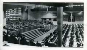 Der 7. Parteitag der SED in der Berliner Werner-Seelenbinder-Halle