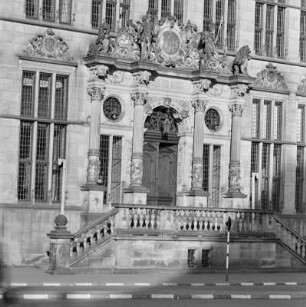 Der Schütting in Bremen, Haus der Kaufmannsgilde, Hauptportal