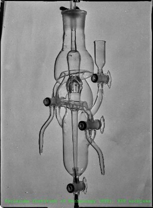 Teilansicht einer Extraktions-Apparatur im Institut für Radiochemie (IRCh)