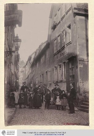 Langegasse mit Schulzengasseneck. Eckhaus Kaufmann Sieger, Langegasse 43 (117).
