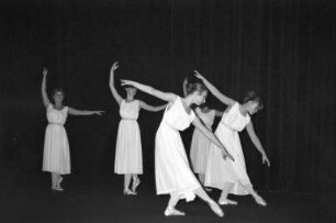Ballett-Matinee des Kinder-Tanzstudios Ilse Bormann-Piasecki im ehemaligen Schauspielhaus am Festplatz