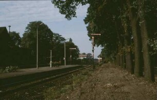 Groß Kreutz Bahnsteig Blumenschmuck