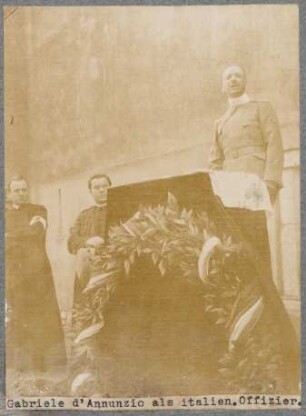 Gabriele d'Annunzio als italienischer Offizier