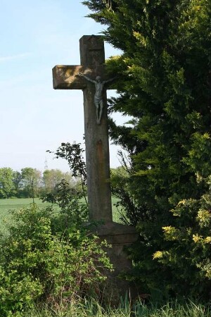 Wegekreuz (Wegekreuz); Hattersheim, Altmünstergewann (Mainzer Landstraße hinter Tierheimweg)