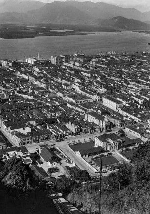 Stadt an der Küste : Blick auf Santos