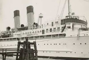 Saßnitz, Fährschiff : Saßnitz. Fährschiff "Deutschland". Teilaufnahme