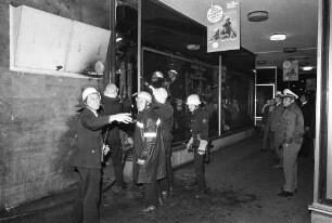 Brand am Haupteingang von Kaufhaus Karstadt