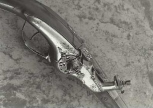 Teilansicht, vermutlich einer Pistole (bezeichnet : Herold, Dresden) aus der Rüstkammer in Dresden
