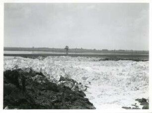 Hochwasserkatastrophe 1933 der Saale zwischen Bernburg und Nienburg. Herabgespülte Kalkmassen der Kalkberge bei Bernburg