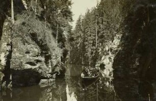 Obere Schleuse bei Hinterhermsdorf. Ansicht mit Kahn auf der Kirnitzsch