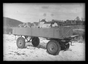 Anhänger für LKW (im Hintergrund Brauerei Lutz und Schloss in Kreuzwertheim)