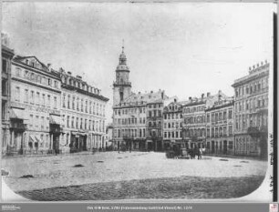 Roßmarkt 12 und 10 sowie Roßmarkt 1-13 (angeschnitten) mit Turm der Katharinenkirchen im Hintergrund von Südwesten
