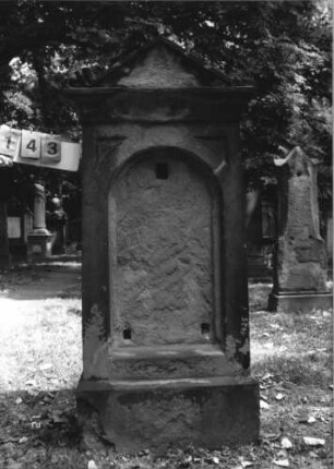 Grabstein 143 [Hahn S. 25 Grab-Nr. 1425]