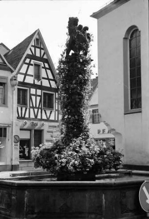 Offenburg: Löwenbrunnen und Fachwerkhaus