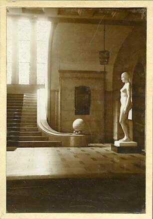 Billing, Hermann; Kiel (Schleswig-Holstein); Rathaus - Treppenaufgang mit Statue (Detail)