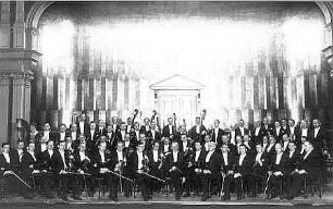 Die Dresdner Philharmonie mit Paul Scheinpflug im Gewerbehaus