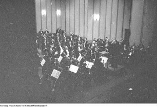 Bauleiter Hentschel, Brigadier Küntzel, Scheffler, VEB Altissa-Kamera-Werk Dresden, Brunhilde Diener, VEB Elbflorenz Dresden, Oberingenieur Haufe, Heinz Kubach, Heinz Nicolaus, Graphiker Wenzel, Hans Knappertsbusch, Direktor des Orchesters der Staatskapelle Dresden, u.a., Oktober 1956 - Mai 1957