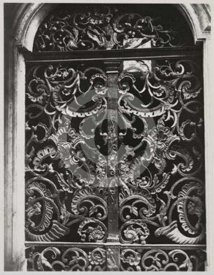 Ziergitter am Portal der Grabkapelle Ullmann (Kuntze) auf dem Gnadenfriedhof Hirschberg