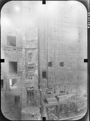 Dresden-Altstadt, Theaterplatz 2. Ruine des Opernhauses. Bühnenhaus