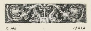Ornament mit zwei Delphinen und Blattvoluten