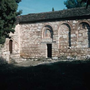 Ioannina, Kloster Agios Nikolaos Dilios, Kloster Agios Nikolaos Dilios im See von Ioannina, Bau des 11. Jh., Fresken des 16. Jh.