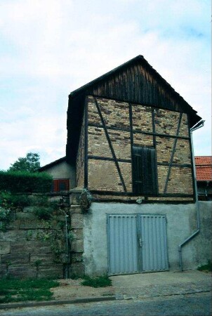 Fachwerkgebäude mit eingebauter Garage
