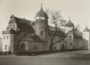 Dresden, Jägerhof nach dem Wiederaufbau, Januar 1957 : Außenansicht nach Nordwesten, heute Sitz des Museums für Sächsische Volkskunst, Staatliche Kunstsammlungen Dresden