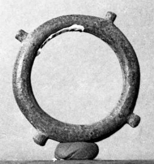 Ring mit vier Ansätzen
