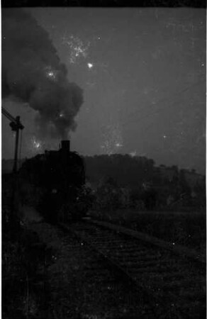 Lok 15, 313, Sigmaringendorf, altes Einfahrtssignal in der Abenddämmerung "Halt" zeigend