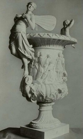 Nachbildung der Üppigkeitsvase von Antonio Corradini im Großen Garten zu Dresden : Nachbildung der Vase von Antonio Corradini im Großen Garten zu Dresden. Biskuitporzellan (Meißener Porzellanmanufaktur)