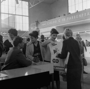 Messestand : Köln. Impressionen von der photokina. Messestand der Firma Adox