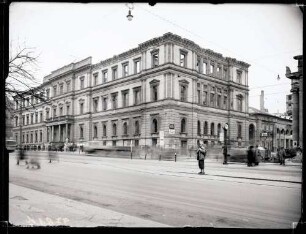 Kronprinzenpalais nach Fliegerangriff von März 1944