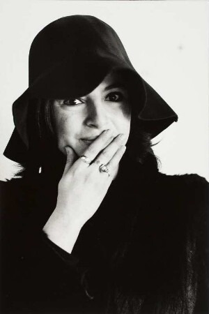 Die Künstlerin Eva Hesse in ihrem Atelier in der Bowery