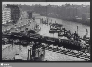 Ein Kanal bildet die Zollgrenze zwischen der City und dem Freihafen