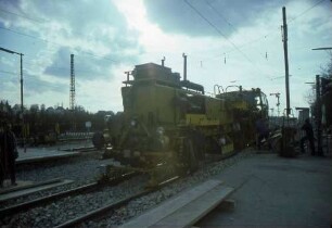 Korntal Streckenausbau Gleisbettstopfmaschine Bautrupp