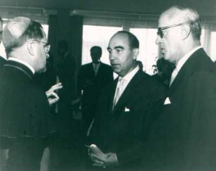 IFF 1958. Filmschaffende beim Bischof