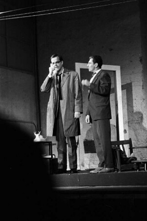 Szenenbilder aus "Noch zehn Minuten bis Buffalo" von Günter Grass und "Die große Wut des Philipp Hotz", Schwank von Max Frisch. Werkstatt Schillertheater Berlin, 1959