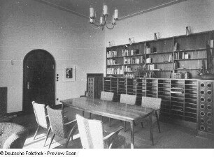 Dresden, Lingnerschloss, Innenaufnahme, Bibliothek : 1957 bezog der Dresdner Klub, später Dresdener Klub der Intelligenz, das Lingnerschloss. Es wurde dafür 1956/57 umgebaut.