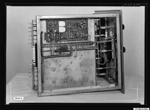 Einschub eines nicht näher bezeichneten Geräts, Bild 12, Foto 1961