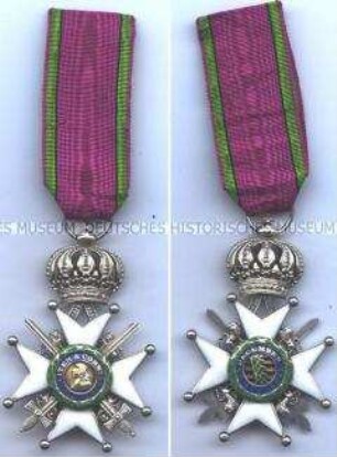 Sachsen-Ernestinischer Hausorden, Ritterkreuz 2. Klasse mit Schwertern