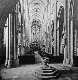 Halberstadt, Dom St. Stephanus und St. Sixtus, Langhaus, nach Osten