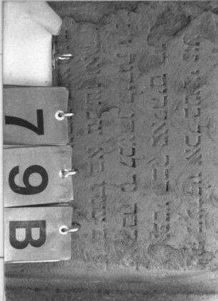 Grabstein 79 (Index: 99786720) Zustand: Inschrift an Rändern abgeblättert Maße HxBxT: 162x60x24 cm Besonderheit: kulturhistorisch wertvoll / hist.-wiss. Gründe (Gemeindestellung): Grabstein 79B