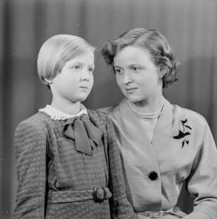 Portrait eines Kindes und einer jungen Frau