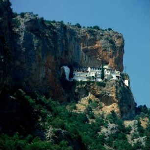 Griechenland, Peloponnes, Arkadien, Frauenkloster Elona an einer Steilküste des Parnon-Gebirge