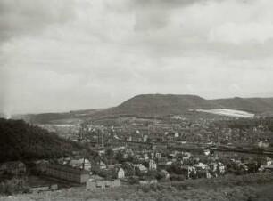 Freital : Blick vom Noacksberg über Deuben (Grütznerviertel), Eichberg (links) und Bergstraße nach Ostnordost gegen Windberg (352m)
