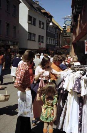 Freiburg: Fußgängerverkehr in der Rathausgasse